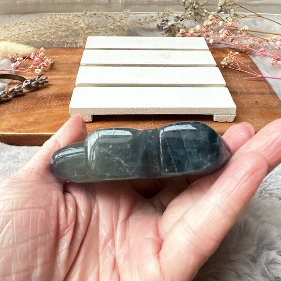 Gorgeous Fluorite Bear Carving - Picture 5 of 8